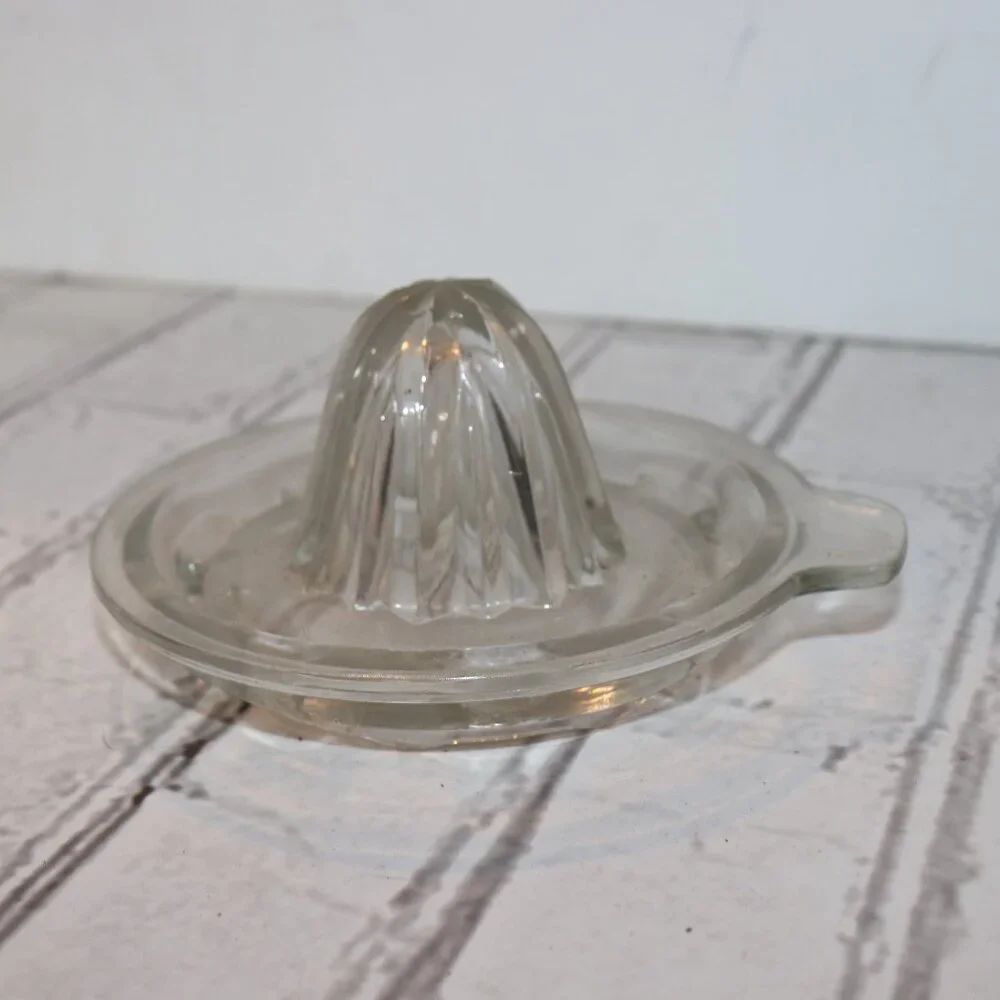 🍋 Vintage Glass Ribbed Juicer Reamer · Approx. 5